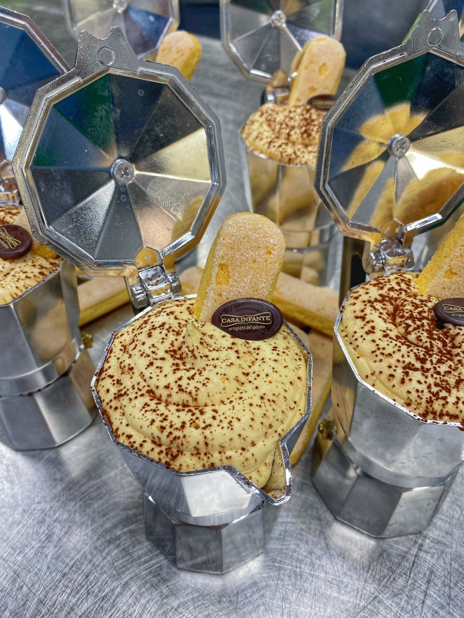 À Cafettera ‘e Tiramisù:  il dolce più amato al mondo nella Moka originale Napoletana!❤️☕️